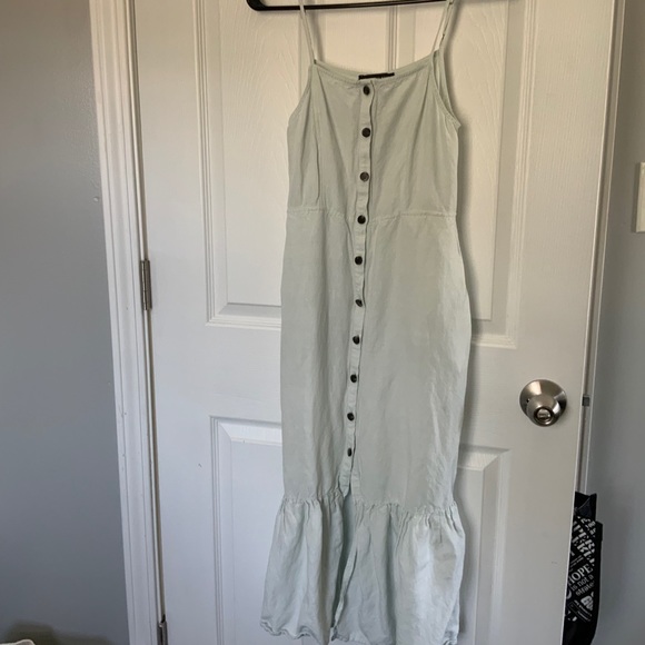 Dress - Picture 2 of 4